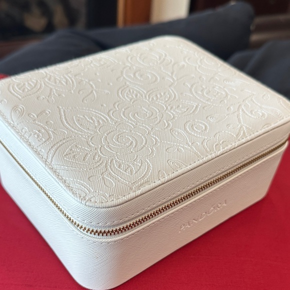 Pandora Textured Cream/White Jewelry Case - Picture 2 of 5